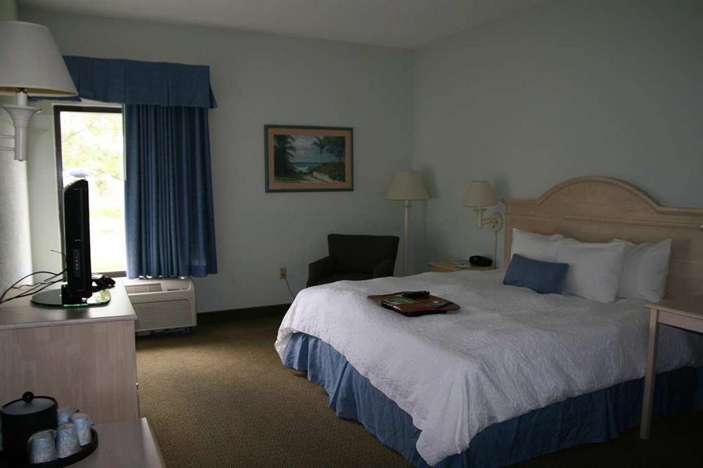 Hampton Inn Naples - I-75 Vineyards Стая снимка